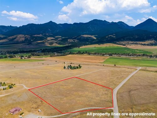 22 Loch Leven Rd, Livingston, MT, 59047-9128 | Card Image