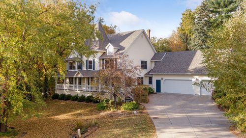 19 Meadow Ln, Dellwood, MN, 55110-1404 | Card Image