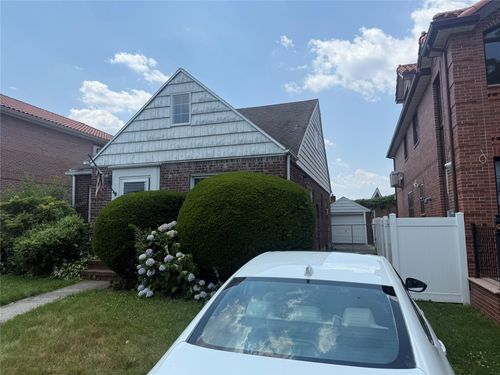 35 203rd St, Bayside, NY, 11361-1122 | Card Image