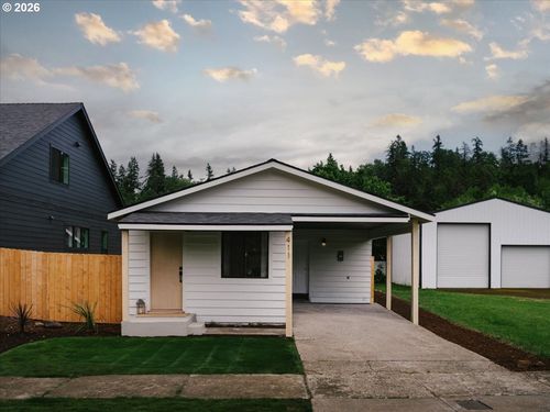 411 S 1st St, Silverton, OR, 97381-2103 | Card Image