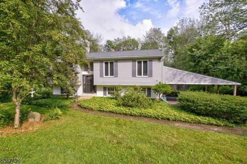 13 Chickadee Rd, Budd Lake, NJ, 07828-2601 | Card Image