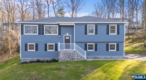 9 Dorothy Dr, Morristown, NJ, 07960-4913 | Card Image