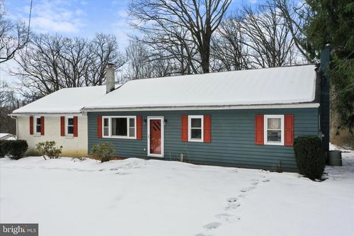 9654 Circle Dr, CHAMBERSBURG, PA, 17202-9533 | Card Image