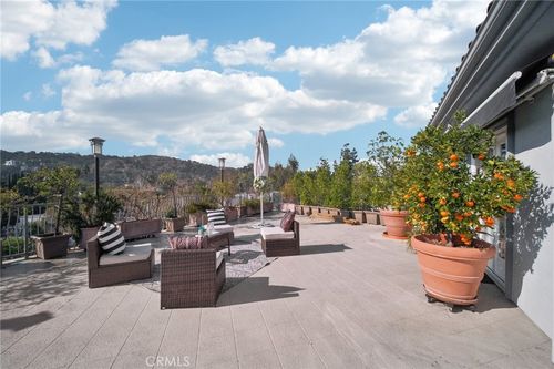 apt-3-11989 Laurelwood Dr, Studio City, CA, 91604-3770 | Card Image