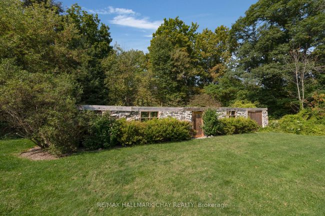 4950 Penetanguishene Rd, House other with 4 bedrooms, 3 bathrooms and 10 parking in Hillsdale ON | Image 44