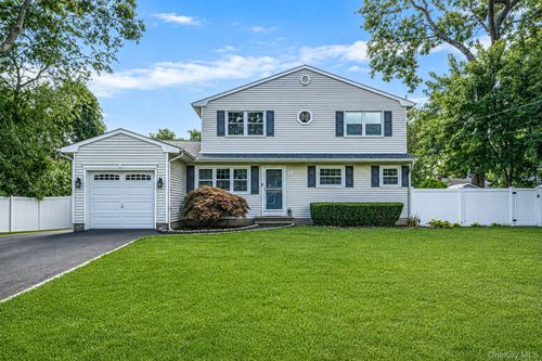 86 Creighton Ave, Ronkonkoma, NY, 11779-4450 | Card Image