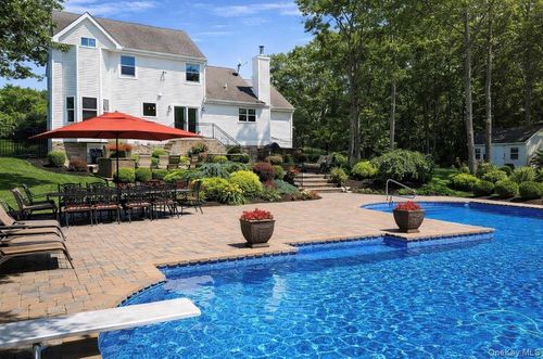 10 Messina Ave, Center Moriches, NY, 11934-1314 | Card Image