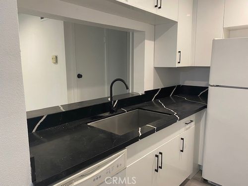 e123-5460 White Oak Ave, Encino, CA, 91316-3830 | Card Image