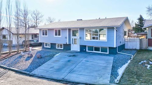 2403 23 St, Nanton, AB, T0L1R0 | Card Image