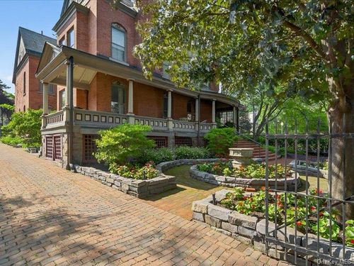 605 Broadway, Saratoga Springs, NY, 12866-1609 | Card Image