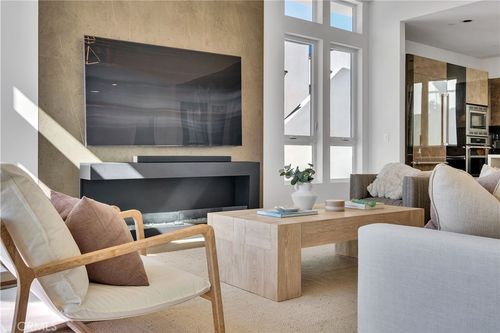 719 1st Pl, Hermosa Beach, CA, 90254-5207 | Card Image