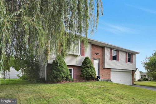 4 Edgemont Ln, NEWMANSTOWN, PA, 17073-9041 | Card Image