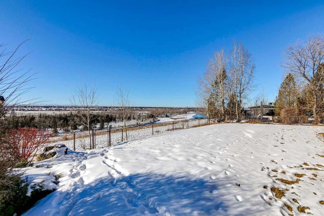 329 Douglasdale Point Se, Home with 4 bedrooms, 2 bathrooms and 6 parking in Calgary AB | Image 45