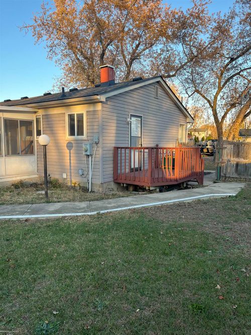 35268 Tilford St, Rockwood, MI, 48173-9636 | Card Image