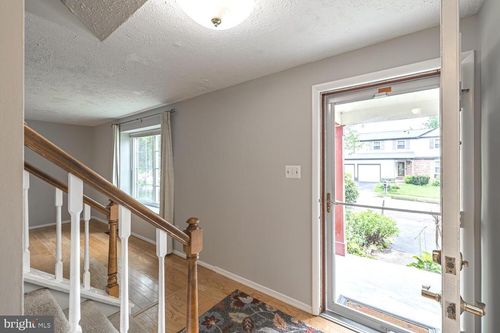 9416 Mirror Pond Dr, FAIRFAX, VA, 22032-1361 | Card Image