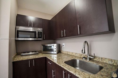 3-1752 Nw 1st St, Miami, FL, 33125-5484 | Card Image