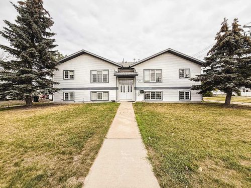 3-1006 3 Avenue, Beaverlodge, AB, T0H0C0 | Card Image