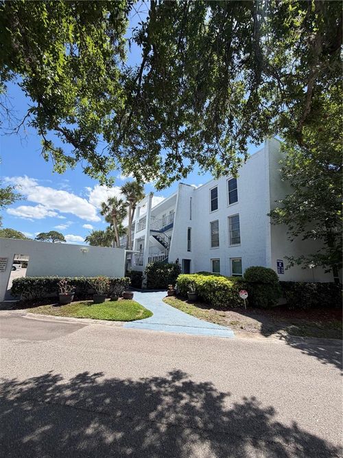 c330-225 Country Club Dr, LARGO, FL, 33771-2251 | Card Image
