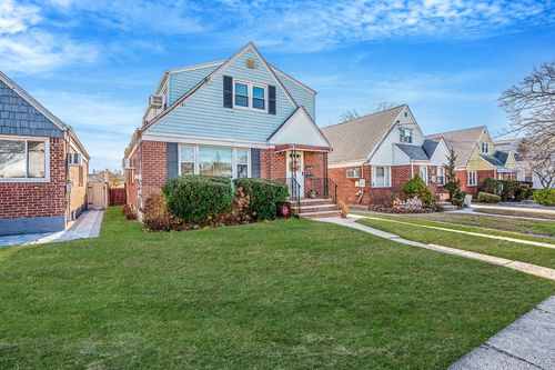 34 Meyer Ave, Valley Stream, NY, 11580-3157 | Card Image