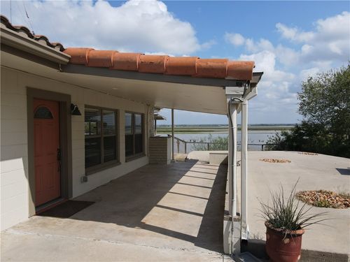 560 Vista Dr, Sandia, TX, 78383-4068 | Card Image