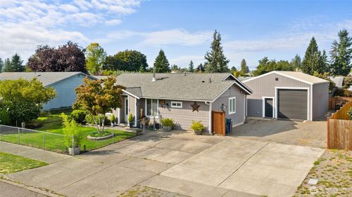 2985 Sun Mountain Dr, Enumclaw, WA, 98022-2272 | Card Image