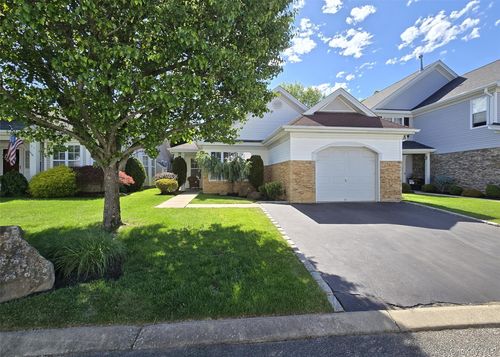 29 Madison Cir, Middle Island, NY, 11953-3002 | Card Image