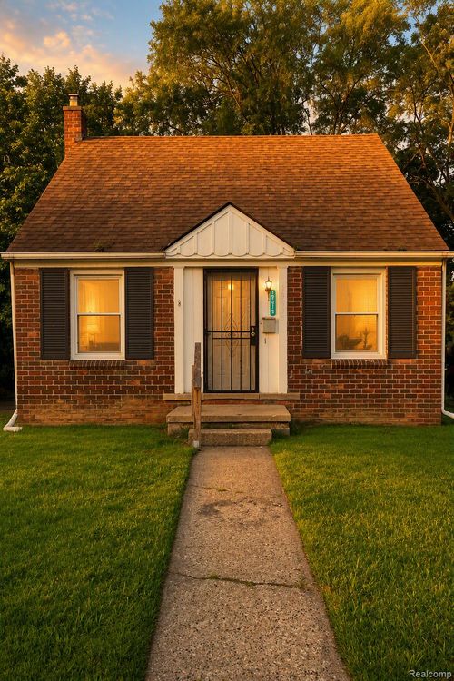 19975 Wisconsin St, Detroit, MI, 48221-1130 | Card Image