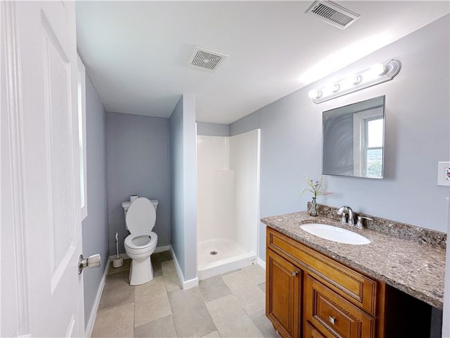 Unit 2 bathroom | Image 10
