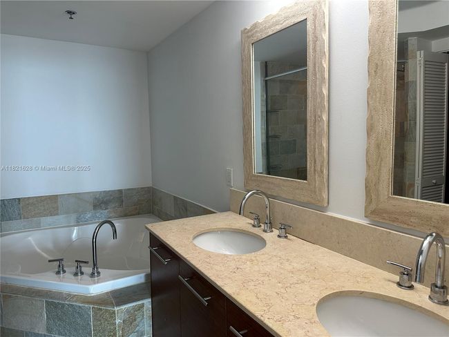 APT-1706N - 2641 N Flamingo Rd, Condo with 2 bedrooms, 2 bathrooms and null parking in Plantation FL | Image 17