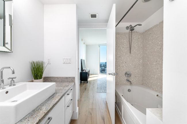 APT-4012 - 185 Sw 7 Th St, Condo with 2 bedrooms, 3 bathrooms and null parking in Miami FL | Image 9
