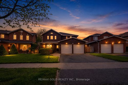 26 Dundalk Cres, Brampton, ON, L6Z2V2 | Card Image