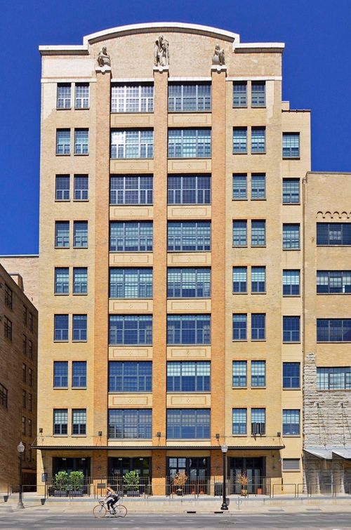 w61-700 S 2nd St, Minneapolis, MN, 55401-2252 | Card Image