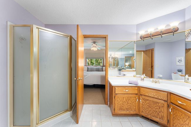 And a separate walk-in shower. | Image 18