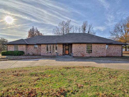 6104 Hummingbird Cir, El Reno, OK, 73036-9548 | Card Image