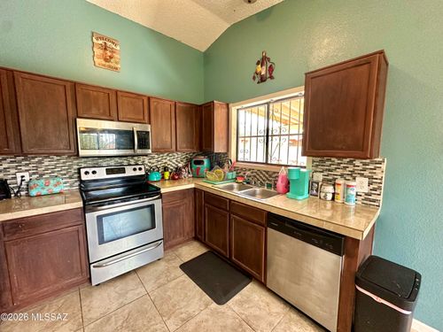 1679 W Sauvignon Dr, Tucson, AZ, 85746-3230 | Card Image