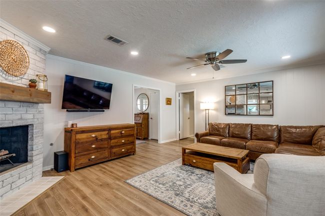 2827 Fontana Dr, House other with 4 bedrooms, 2 bathrooms and 2 parking in Houston TX | Image 8