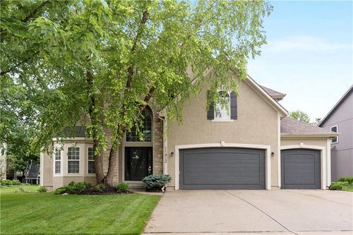 11412 S Lakecrest Dr, Olathe, KS, 66061-7525 | Card Image