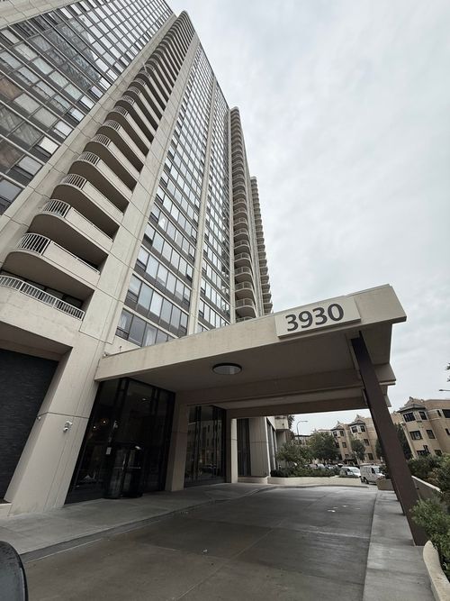 1416-3930 N Pine Grove Avenue, Chicago, IL, 60657 | Card Image