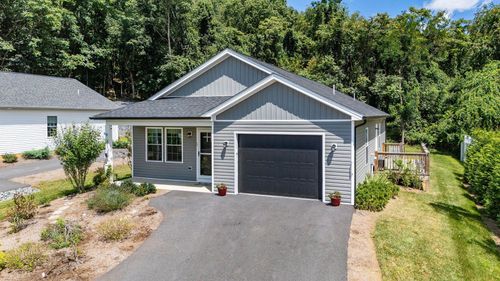 907 Powhatan St, STAUNTON, VA, 24401-4949 | Card Image