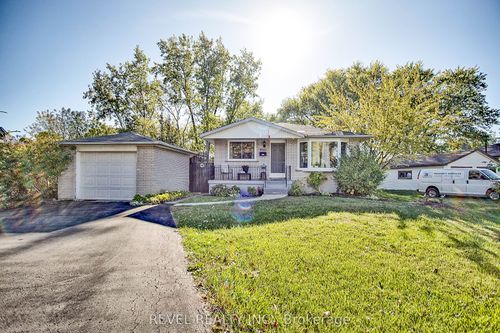 8060 Beaverdams Rd, Niagara Falls, ON, L2H1R8 | Card Image