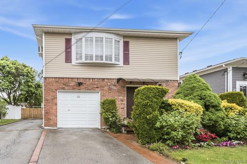 22 Wood Street, Hempstead, NY, 11563 | Card Image