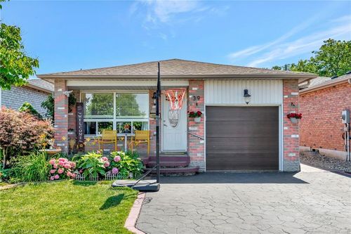 39 Marilyn Crt, Hamilton, ON, L9B2T5 | Card Image