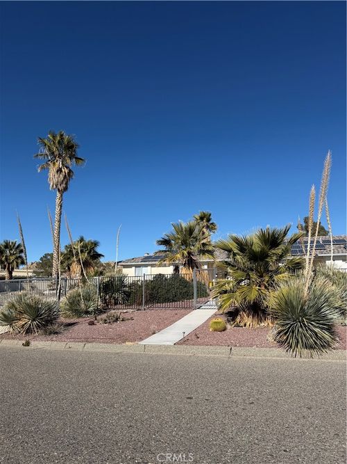 17712 Siskiyou Rd, Apple Valley, CA, 92307 | Card Image