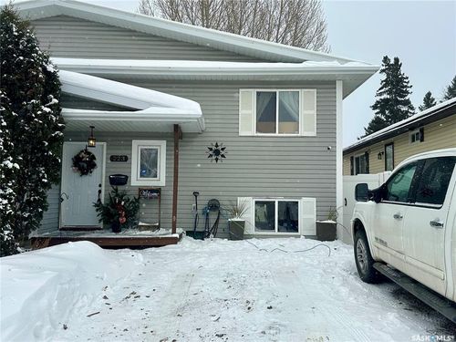 223 Lochrie Cres, Saskatoon, SK, S7M5E3 | Card Image