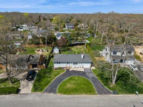 100 Hewitt Blvd, Center Moriches, NY, 11934-3007 | Card Image