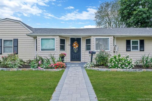 62 Bayside Ave, Amityville, NY, 11701-3649 | Card Image