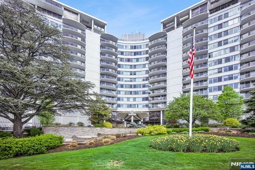 1 Claridge Dr, Verona, NJ, 07044-3010 | Card Image