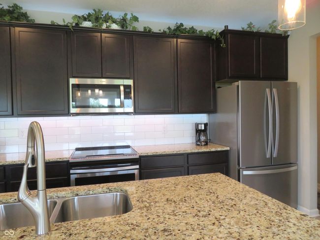 French door refrigerator with bottom freezer. | Image 14