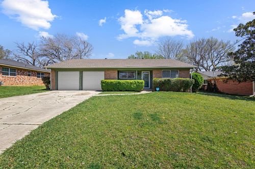 1306 Hillside Dr, Gainesville, TX, 76240-2924 | Card Image
