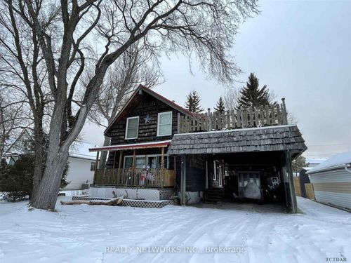 143 Picadilly Cir, Iroquois Falls, ON, P0K1E0 | Card Image